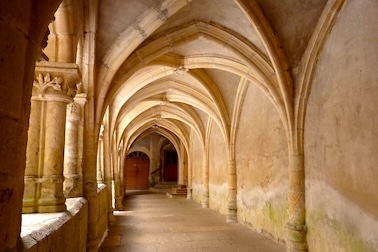 Cloitre de l'abbaye de Montbenoit
